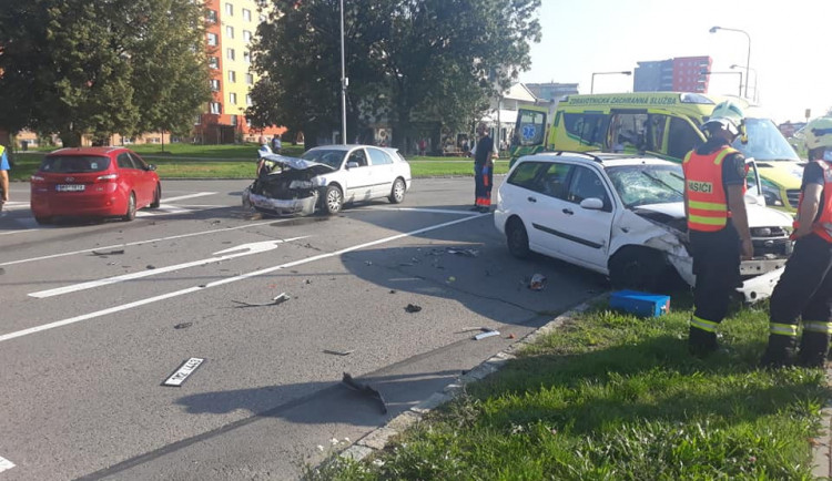 Při nehodě v Jeremiášově ulici se zranily dvě osoby