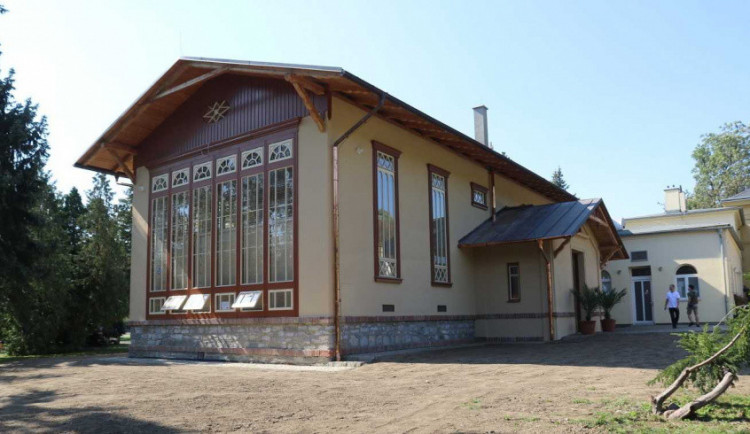 Rekonstrukce olomoucké oranžerie ve Smetanových sadech je u konce, bude sloužit kultuře i sportu