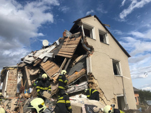 V Mostkovicích začala demolice vybuchlého domu
