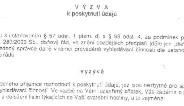 Novomanželé dostali nepříjemný dar od finančáku, chtěl kompletní údaje o jejich svatební hostině