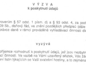 Novomanželé dostali nepříjemný dar od finančáku, chtěl kompletní údaje o jejich svatební hostině