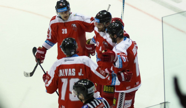 Hokejisté Olomouce si doma poradili s Vítkovicemi 2:0, gólem se zaskvěl Jakub Galvas