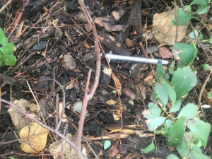 U dětského hřiště byla nalezena injekční stříkačka. Přivolaní policisté ji odebrali