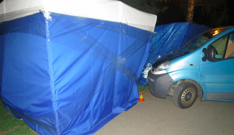 Opilý cizinec naboural během výstavy Flora výstavní stánek. Policie mu naměřila přes dvě promile