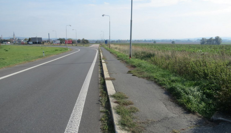 Cyklista narazil do sloupu veřejného osvětlení, nadýchal 3,11 promile a skončil v nemocnici