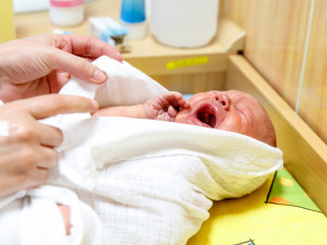 Nemocnice ve Šternberku zakoupila centrální monitor, který odhalí i komplikace během porodu