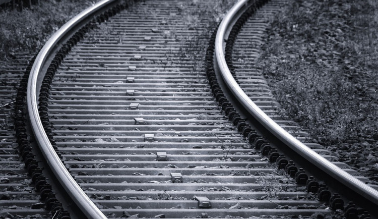 Muž v neděli před polednem mezi Štěpánovem a Olomoucí ukončil svůj život skokem pod vlak