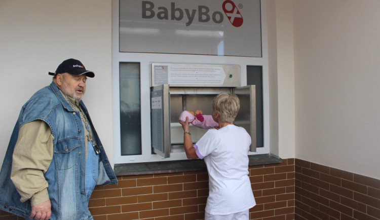 V Jeseníku mají nový babybox, slavnostně byl odhalen v úterý