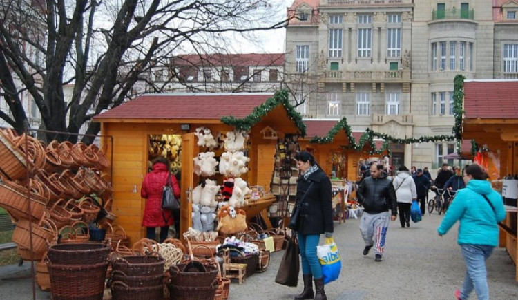 Prostějov zveřejnil ceny pronájmu stánků pro vánoční trhy. Nejvíce zaplatí prodejci alkoholu