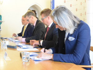 FOTO/ VIDEO: Byla podepsána nová koaliční smlouva, podívejte se na složení Rady města Olomouce