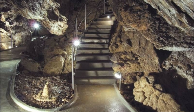 Opony ve Zbrašovských aragonitových jeskyních napadají houby. Záchranou je sanace