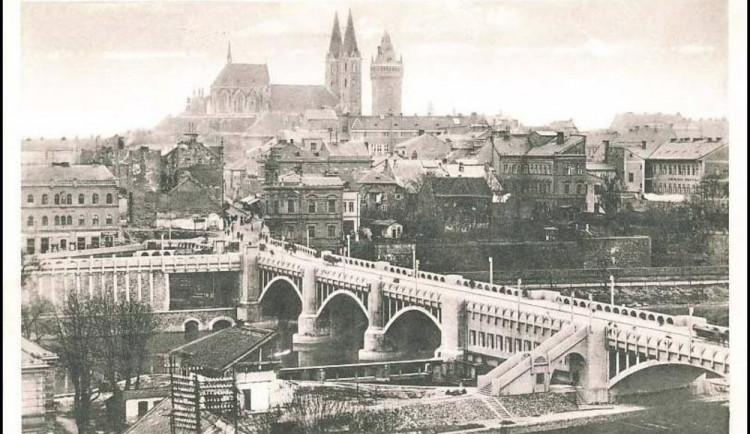 V Muzeu silnic bude k vidění expozice Masarykovy mosty. Detailně představí osm z nich