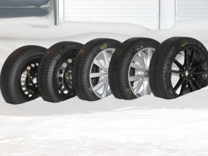 Ve velkém testu zimních pneumatik propadly ty nejlevnější