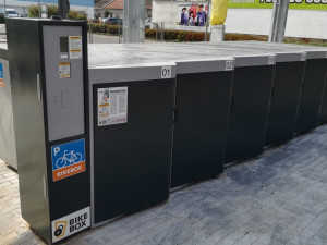 Na prostějovském nádraží budou fungovat cykloboxy. Kola si do nich schováte zdarma
