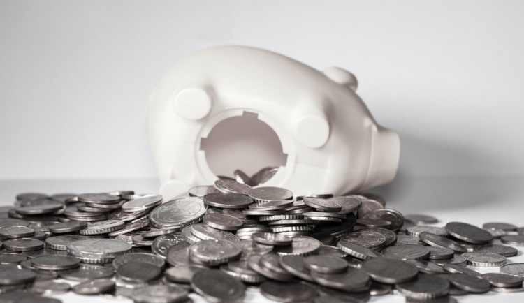 Lupič se vloupal do rodinného domu, ze kterého ukradl dětskou pokladničku