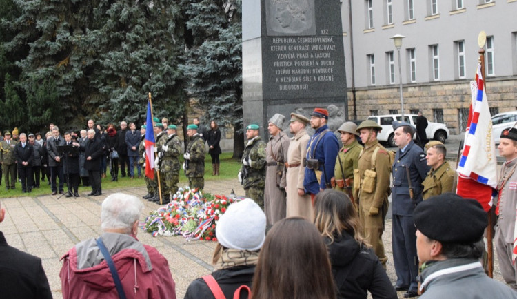 FOTO/VIDEO: Podívejte se, jak probíhal pietní akt u pomníku T G. Masaryka k 28. říjnu