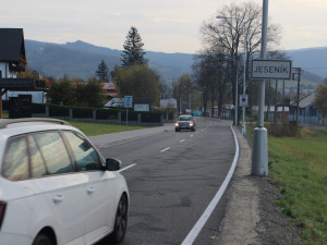 FOTO: V Jeseníků dostaly za poslední dva měsíce hned tři komunikace nový asfaltový povrch