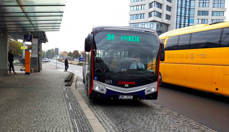 Vítr poškodil střechu nového olomouckého elektrobusu, je mimo provoz