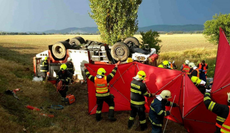 Na účet hasičů z nehody u Libivé poslali lidé už téměř dva miliony korun