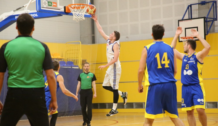 Městské derby ovládl Basketbal Olomouc, vyhrál nad UP 75:70