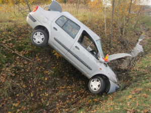 U Výklek na křižovatce došlo k dopravní nehodě, jeden z řidičů musel být letecky transportován do nemocnice