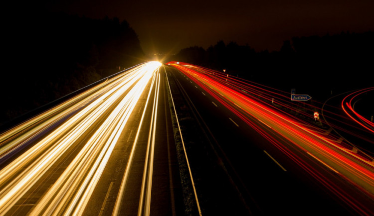 Andrej Babiš navštívil Dluhonice a nabídl kompenzaci za stavbu dálnice D1. Místní požadují odsun trasy