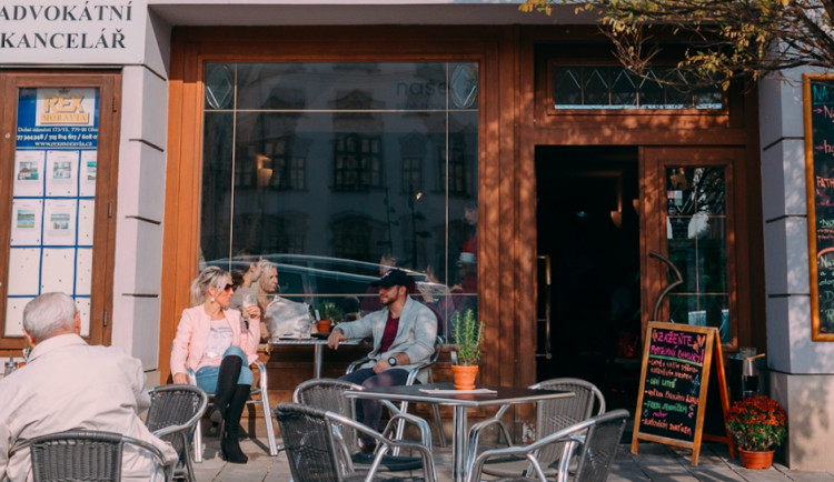 Sociální podnik Naše Café slaví pět let, ve středu bude kafe prodávat za symbolických pět korun