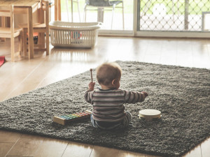 Přibývá otců, kteří zapomínají na své děti a neplní své vyživovací povinnosti. Dluhy jim narůstají a mohou skončit i ve vězení