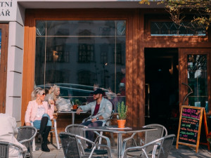 Sociální podnik Naše Café slaví pět let, ve středu bude kafe prodávat za symbolických pět korun