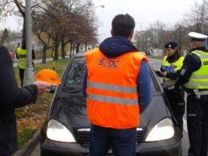 Policisté se během dopravní bezpečnostní akce zaměřili na chodce a řidiče, jezdilo se na červenou