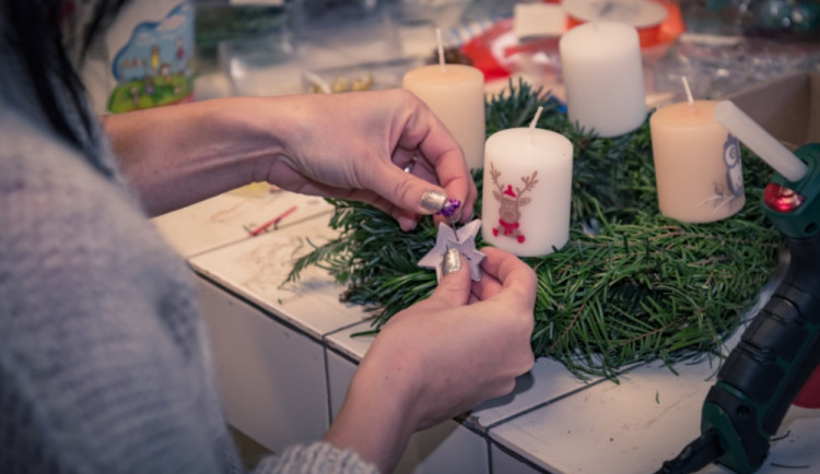 Chystá se dvacátý ročník Věncování, výtěžek z prodeje adventních věnců pomůže nemocným dětem