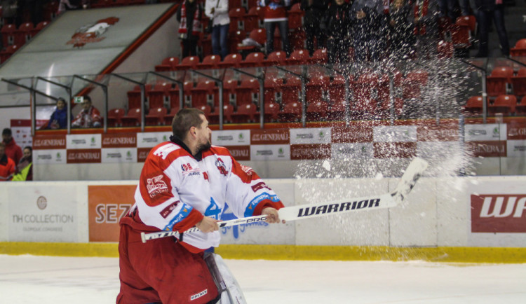 FOTOGALERIE: Hokejisté Olomouce porazili s přehledem Litvínov 3:1, zápas se protáhl kvůli opravě plexiskla
