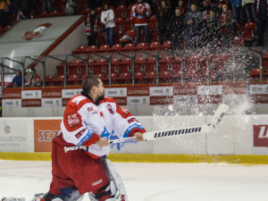 FOTOGALERIE: Hokejisté Olomouce porazili s přehledem Litvínov 3:1, zápas se protáhl kvůli opravě plexiskla