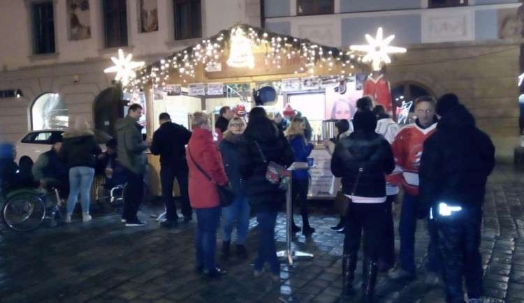 Podívejte se na rozpis organizací, které budou nalévat punč pro dobrou věc. Drbna nalévá 30. listopadu