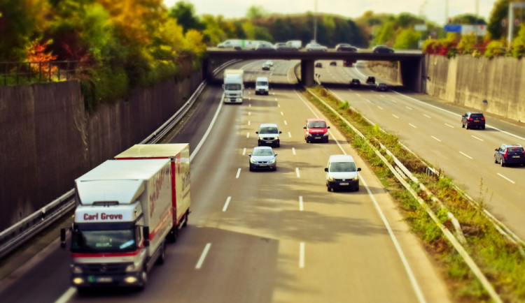 Most přes dálnici D46 čeká rekonstrukce, jeho špatný stav by mohl ohrozit bezpečnost provozu