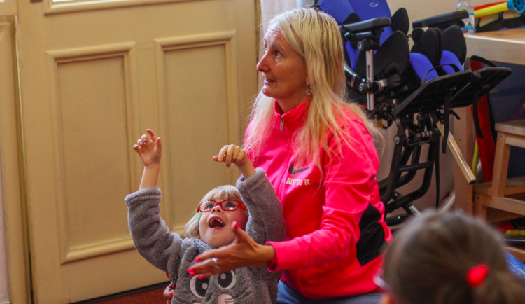 V pátek 30. listopadu všichni povinně na punč! Redakce Drbny bude prodávat na náměstí pro Středisko rané péče