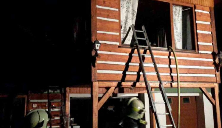 Požár domu, ve kterém byla uvězněná zvířata, způsobil popel v kotelně. Vznikla škoda za 1,5 milionu korun