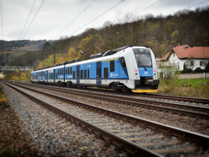 Mezi Olomoucí a Nezamyslicemi nepojedou vlaky. Technici budou upravovat troleje