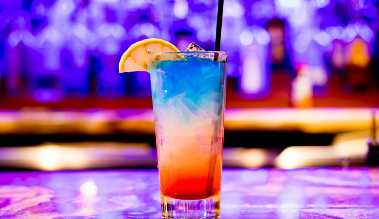 Opilou chodkyni srazil mladý řidič na tř. 17. listopadu. Slečna nadýchala dvě promile