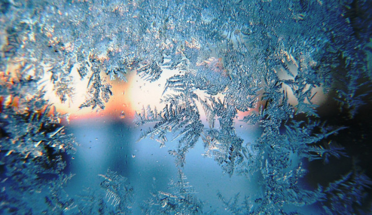 POČASÍ NA ÚTERÝ: Bude vát čerstvý vítr a místy zasněží