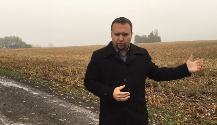 VIDEO: Poslanec Jurečka spustil petici proti zabrání úrodné půdy u Olomouce pro stavby