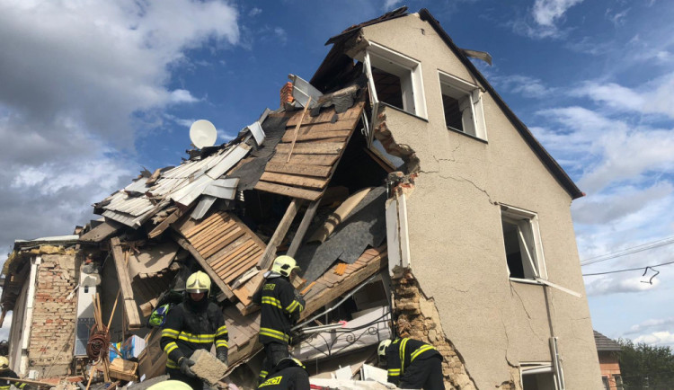 Podle policie neexplodoval dům v Mostkovicích kvůli plynu. Možná šlo o zábavní pyrotechniku