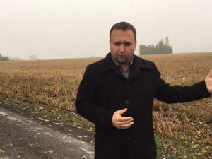 VIDEO: Poslanec Jurečka spustil petici proti zabrání úrodné půdy u Olomouce pro stavby