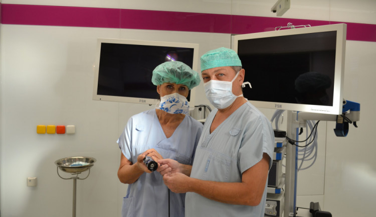 Nemocnice Prostějov pořídila na chirurgický operační sál novou laparoskopickou věž