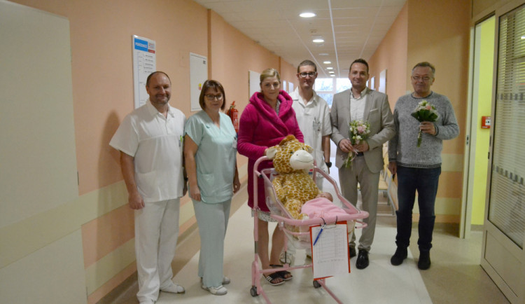 Ve Šternberské nemocnici porodila jubilejní tisící maminka. Nemocnice je mezi rodičkami oblíbená