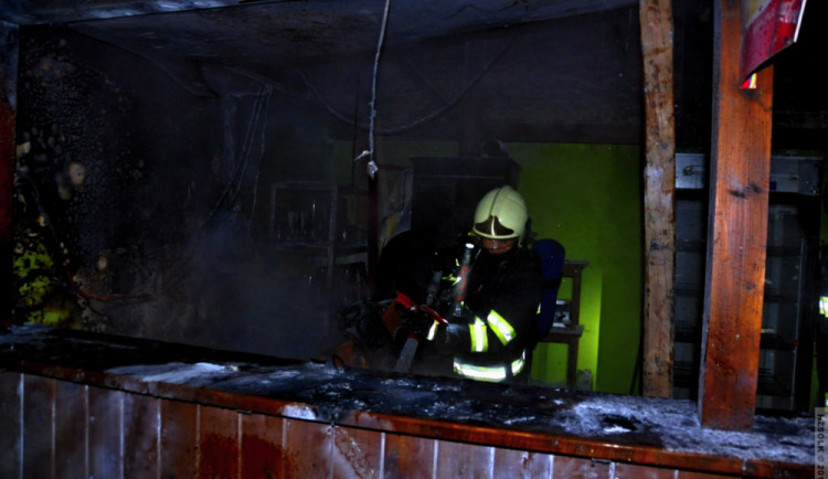 O víkendu začíná advent. Hasiči varují před požáry, které způsobují svíčky