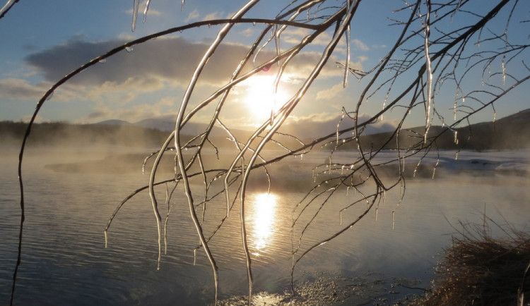 POČASÍ NA PONDĚLÍ: Na začátku týdne se bude tvořit ledovka, místy nás čeká mlha