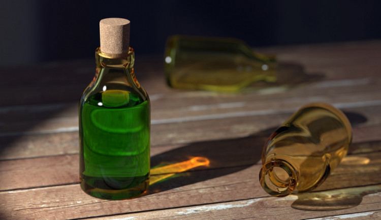 Zmatený řidič jel velmi pomalu a navíc v protisměru. Na policisty se z auta vyvalil zápach neznámé chemické látky