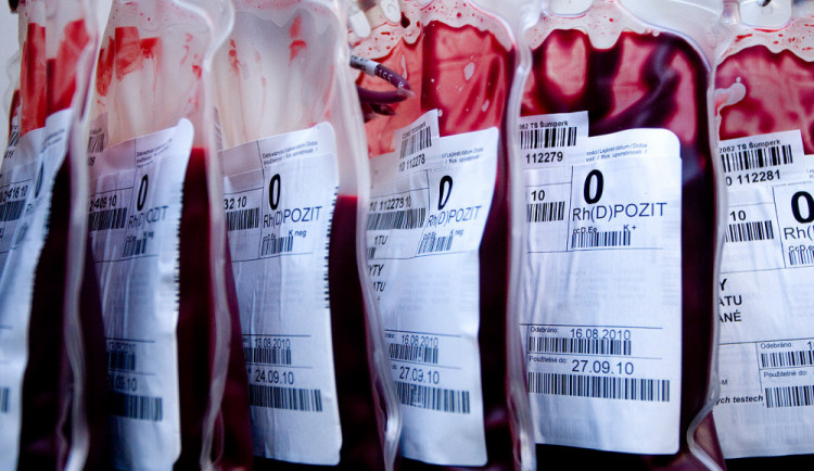 Na statečné dárce krve bude čekat Mikuláš, čert a anděl s malým dárkem