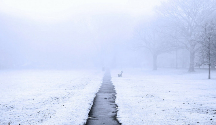 POČASÍ NA ČTVRTEK: Dnes nás čeká déšť, sníh, ledovka i mrznoucí mlhy